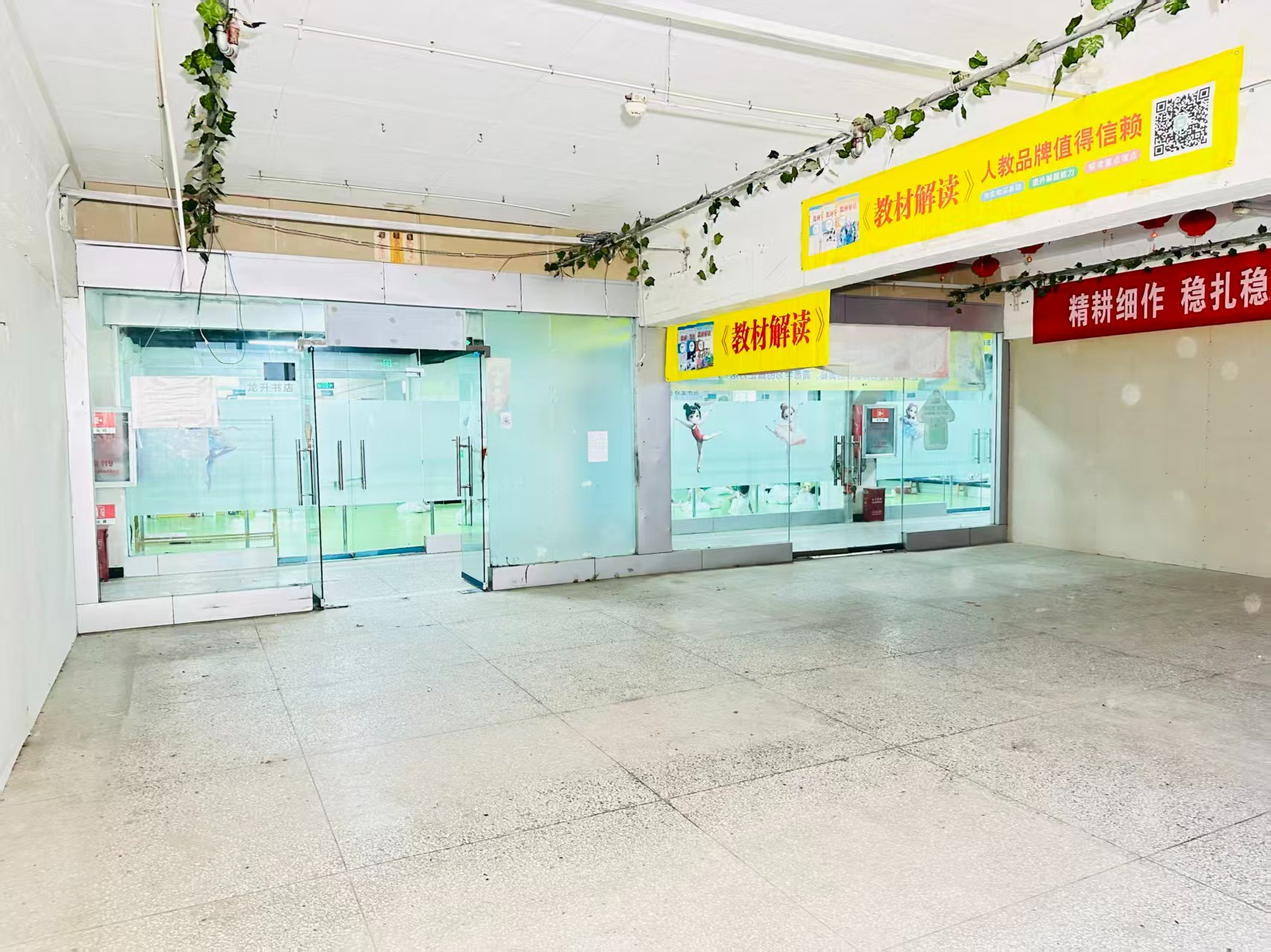 启明北路东街提供写字楼、商铺、展示空间、直播间等多种面积选择，满足企业办公、研发、展示、运营等多元需求。
